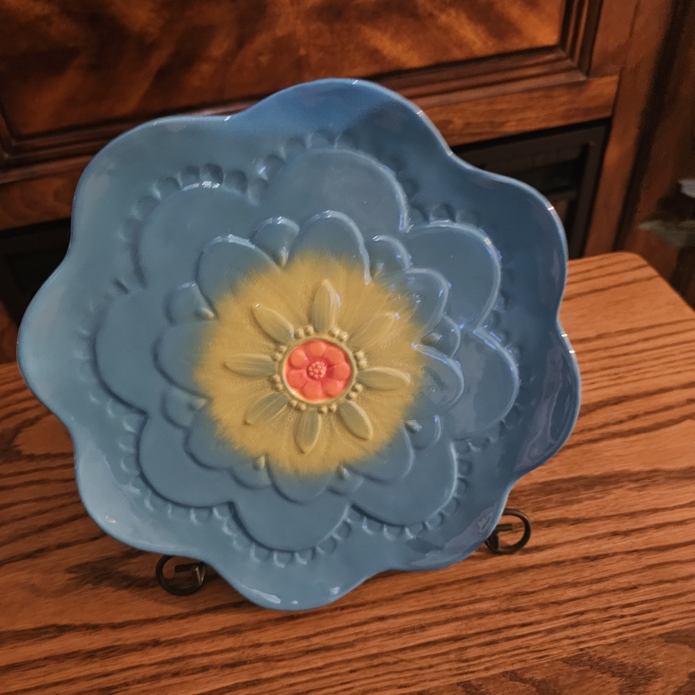 Grassland Road Plate Floral Embossed Scalloped Teal With Stand